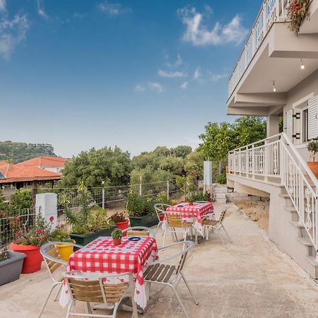 Domus Lukas Apartments Marathiás المظهر الخارجي الصورة