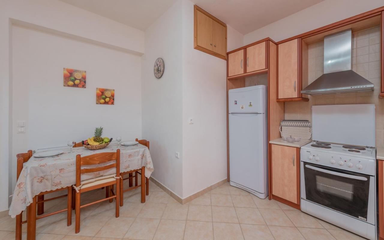 Domus Lukas Apartments Marathiás المظهر الخارجي الصورة