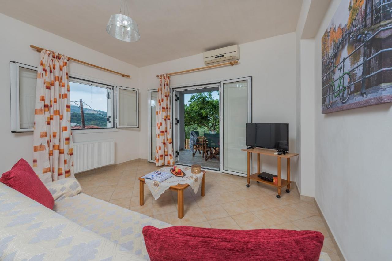 Domus Lukas Apartments Marathiás المظهر الخارجي الصورة