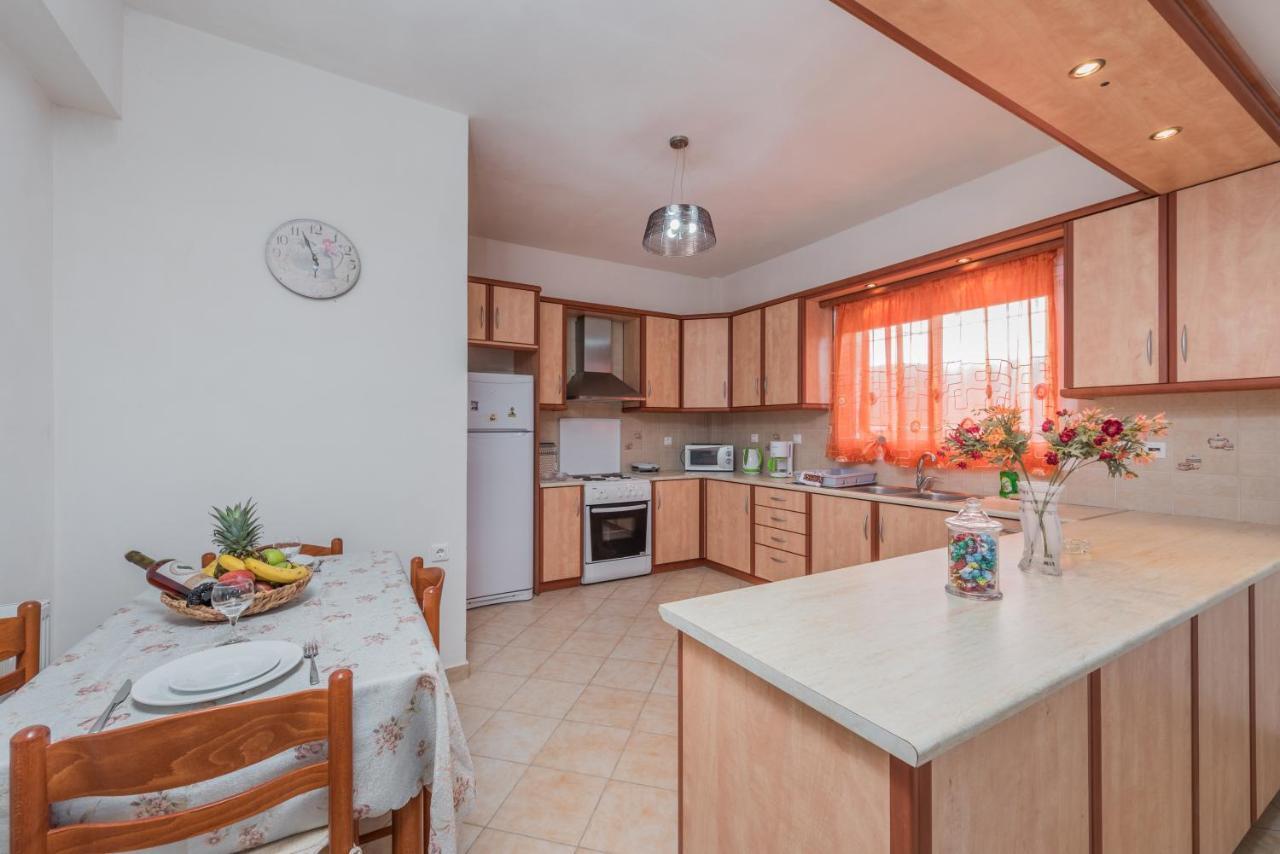 Domus Lukas Apartments Marathiás المظهر الخارجي الصورة