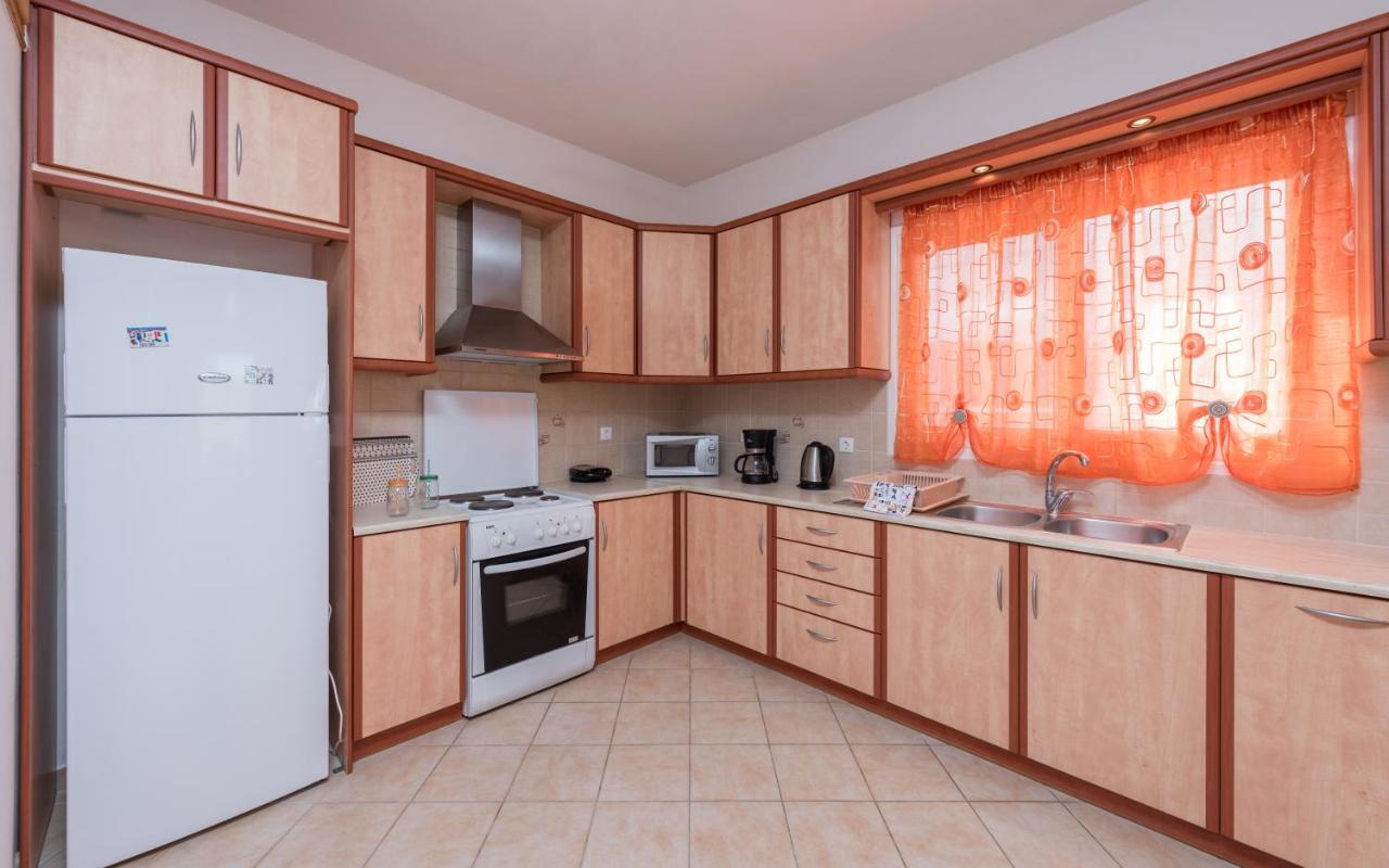 Domus Lukas Apartments Marathiás المظهر الخارجي الصورة