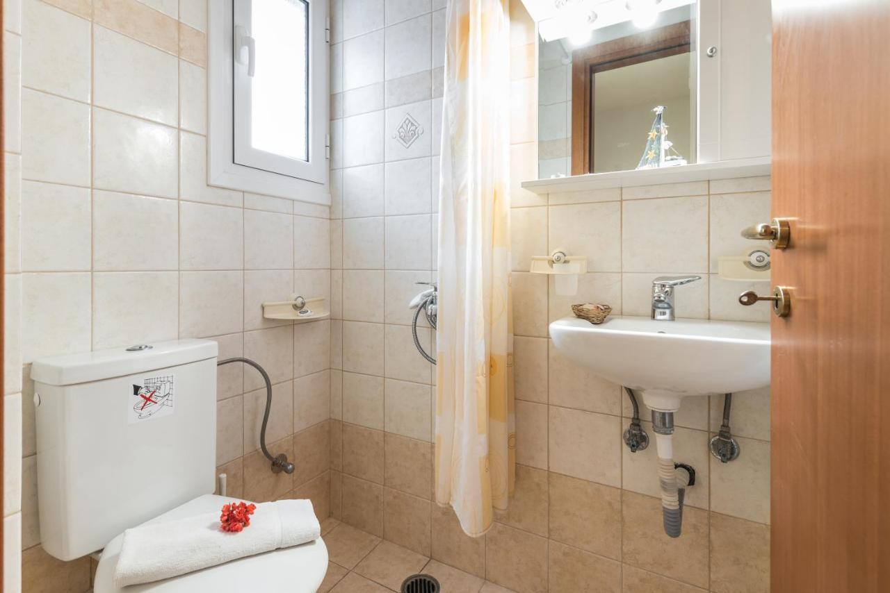 Domus Lukas Apartments Marathiás المظهر الخارجي الصورة