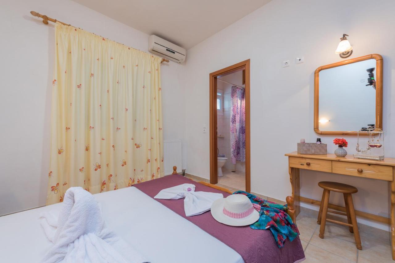 Domus Lukas Apartments Marathiás المظهر الخارجي الصورة