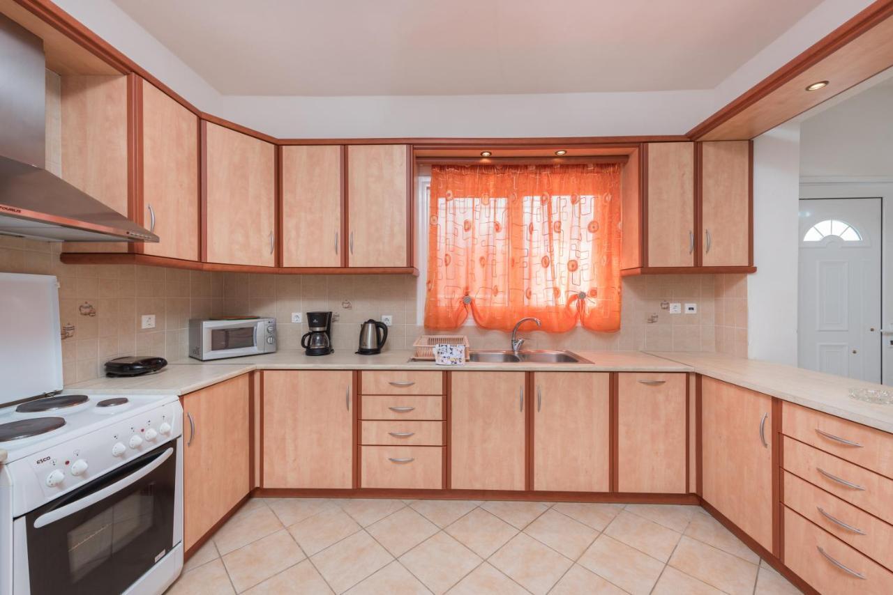 Domus Lukas Apartments Marathiás المظهر الخارجي الصورة