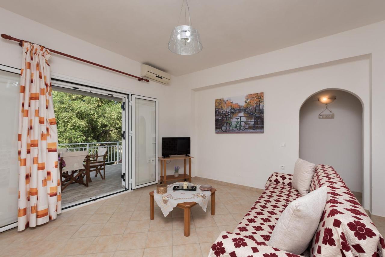 Domus Lukas Apartments Marathiás المظهر الخارجي الصورة